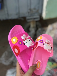 Dép hello kitty