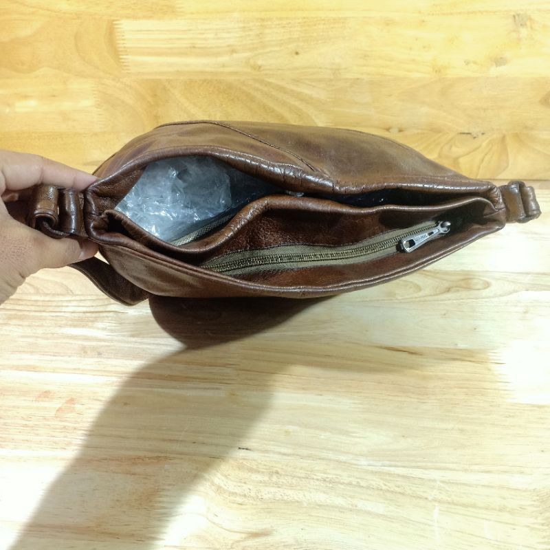 Túi xách đeo vai da thật secondhand  170809