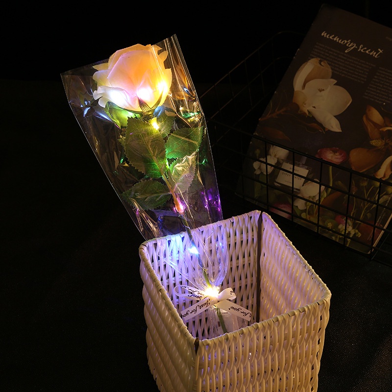 1 bó hoa hồng giả có đèn LED nhiều màu