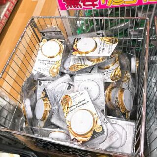Phấn nước Premium Moist Cushion Foundation Sale.