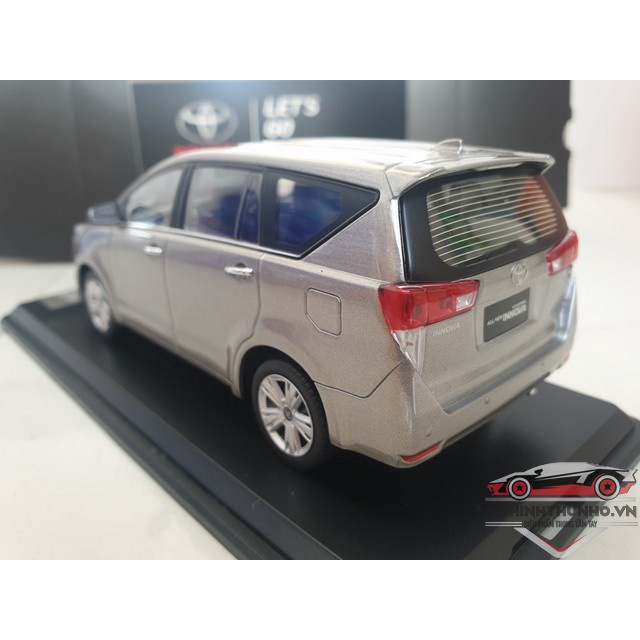 Xe mô hình Toyota Innova, tỉ lệ 1:32, Dealer