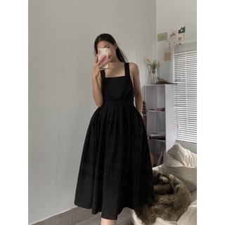 Pass váy hở lưng kèm áo lông