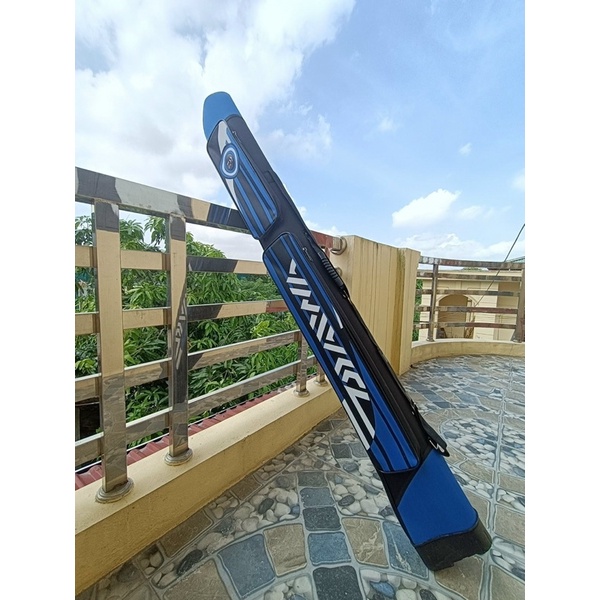 Bao đựng cần Daiwa gồm 2 ngăn chính và 2 ngăn phụ