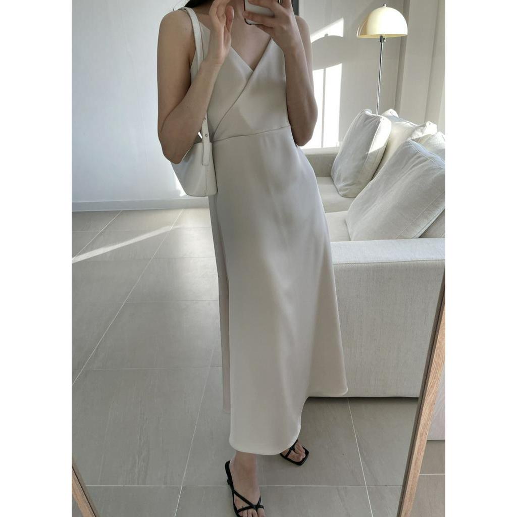 63962 Đầm Hai Dây Mỏng Vừa Vặn Không Tay Màu Trơn