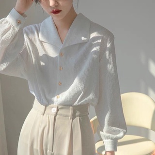 Áo sơ mi trắng vải xốp, giữ dáng lên form tốt, phong cách vintage