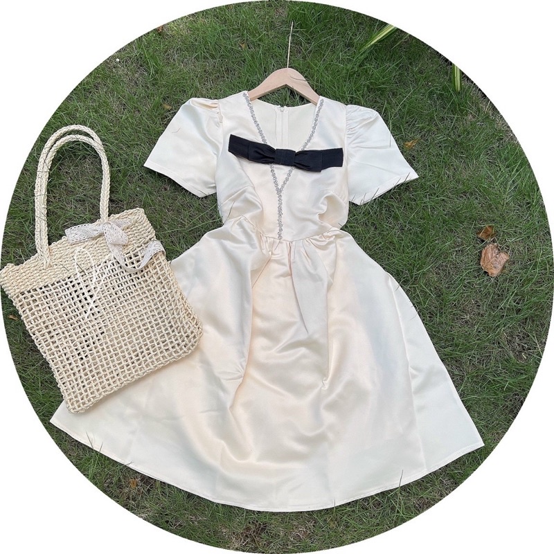 ĐẦM KEM CỔ V ĐÍNH ĐÁ NƠ NGỰC ĐEN