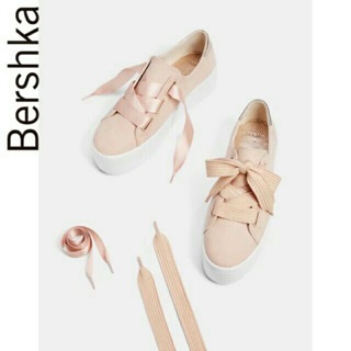 Giày bershka auth
