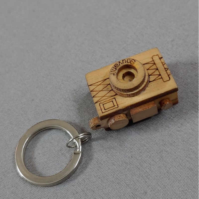 Móc khoá gỗ hình máy ảnh