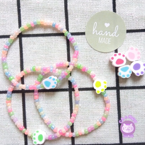 Vòng tay hạt cườm màu pastel charm bàn chân pet đáng yêu
