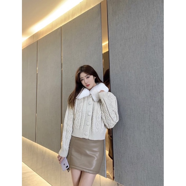 Set Áo Khoác Len Cổ Lông Winter Sweater + Chân Váy Da Lót Lông Cừu Chất Dày Dặn Siêu Ấm Áp Cho Nữ