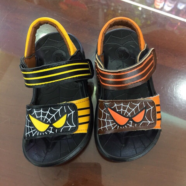 Sandals nhện