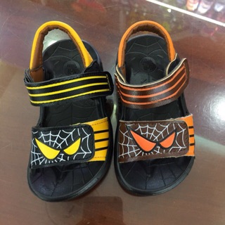 Sandals nhện