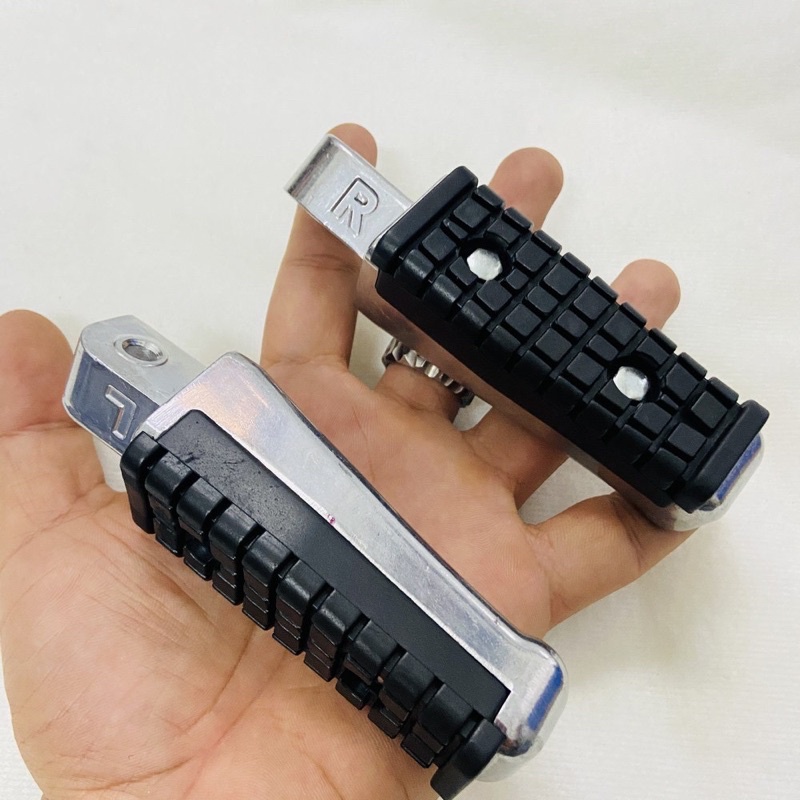 Bộ gác chân xếp sau kèm logo Honda Cánh chim gắn thông dụng nhiều dòng xe full ốc