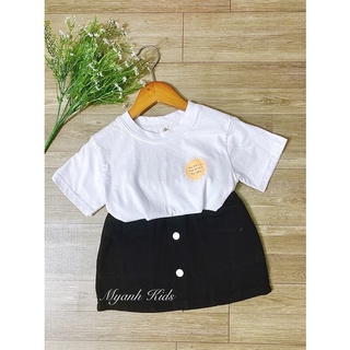 Chân váy nút giữa bé gái