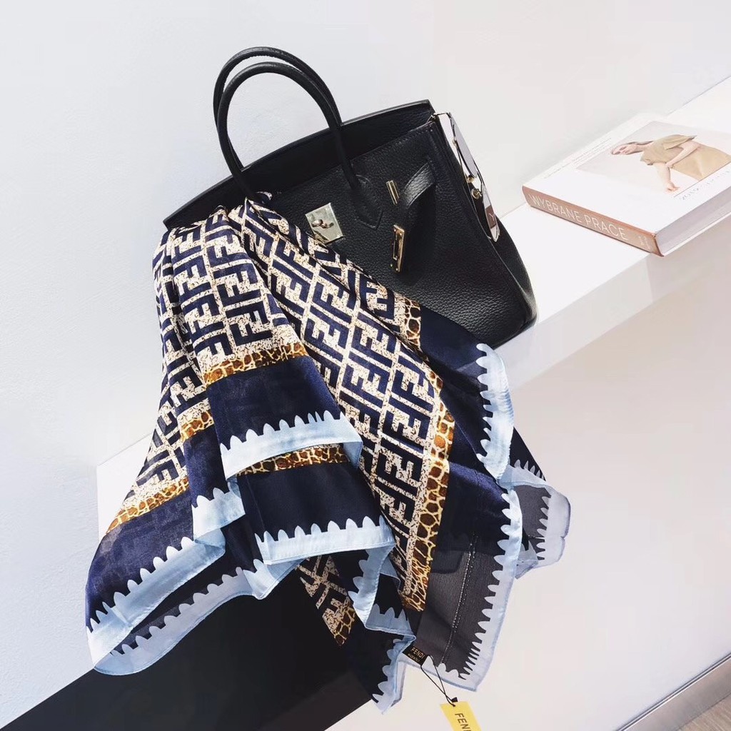 Khăn Choàng Lụa Dài In Chữ Thời Trang Cho Nữ