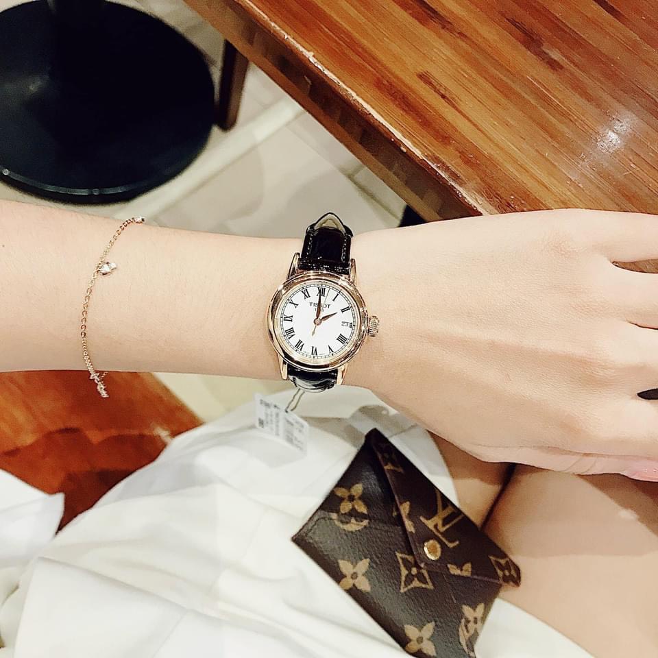 Đồng hồ Tissot nữ mặt tròn, dây da đen, viền vàng hồng T0852103601300