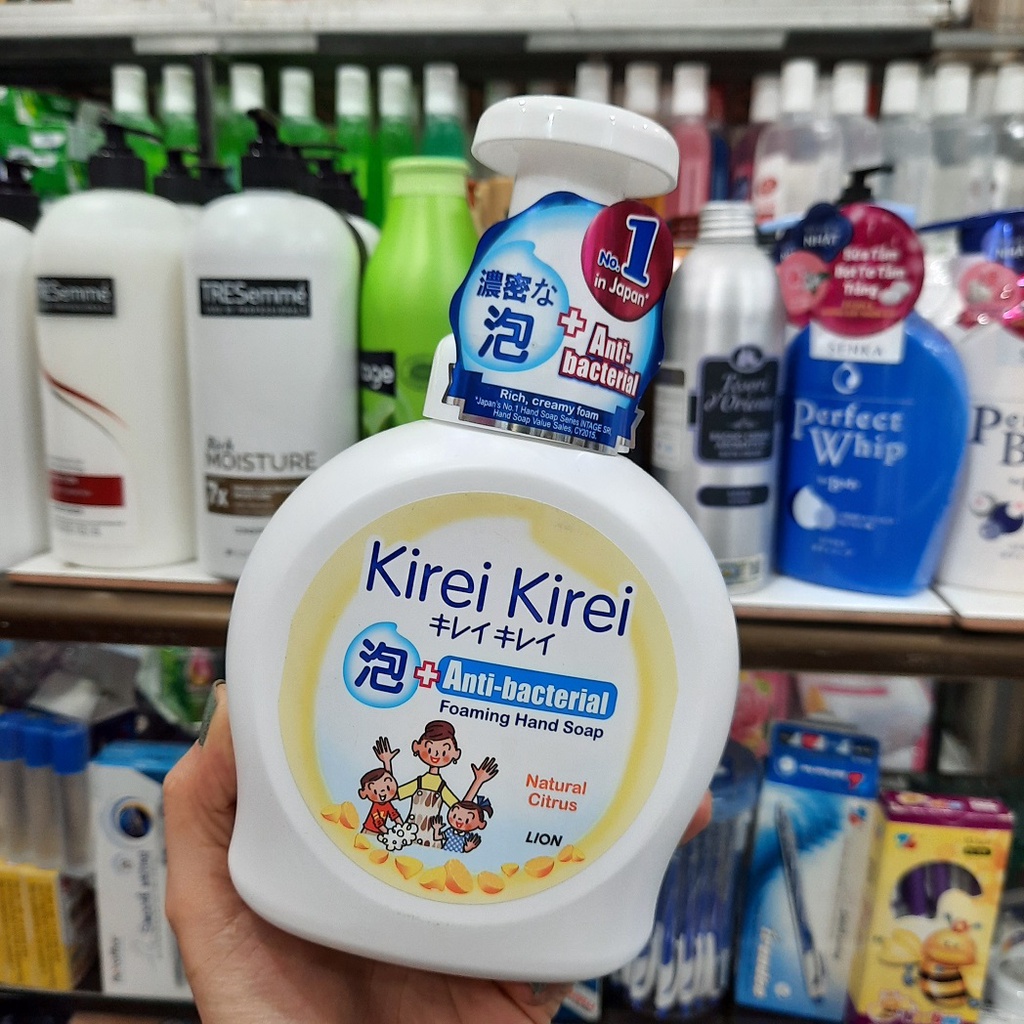 Bọt rửa tay diệt khuẩn Kirei Kirei 450ml Nhật