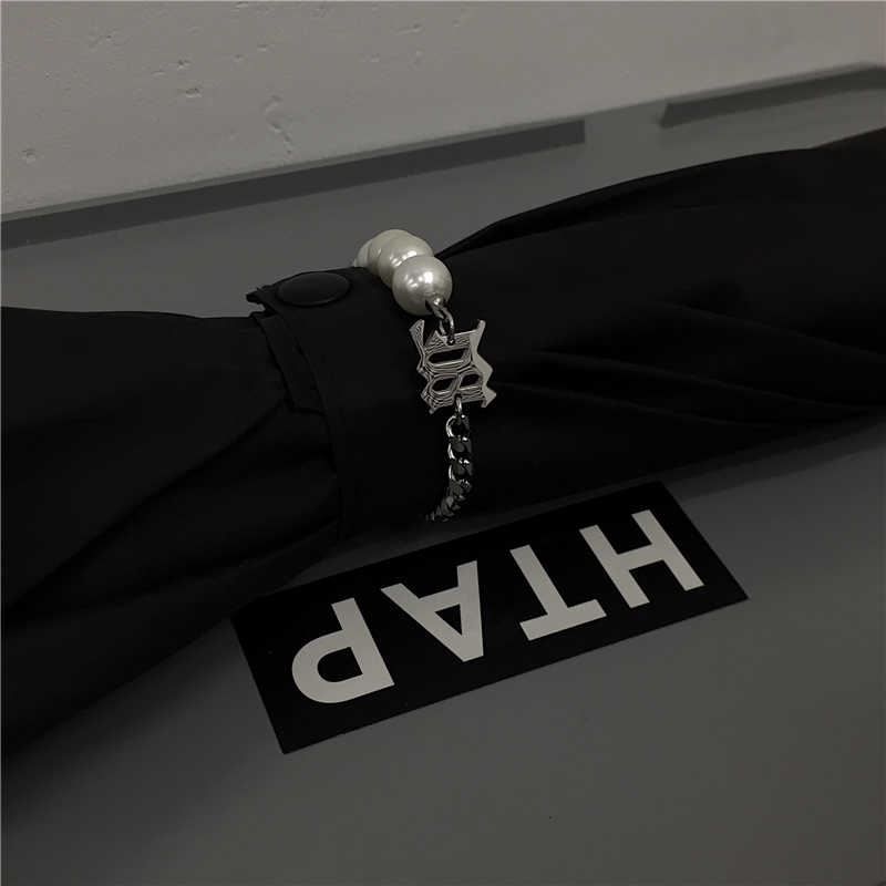 Vòng cổ mặt hình chữ cái làm bằng thép titan cho nam nữ