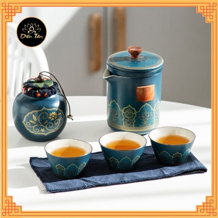 Bộ ấm trà xách tay đơn giản, tiện lợi khi đi du lịch