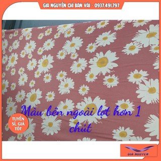 Vải Lụa 100D họa tiết hoa cúc nền hồng-Tạo cảm giác dịu dàng-trẻ trung-năng động-May được nhiều loại trang phục đa dạng