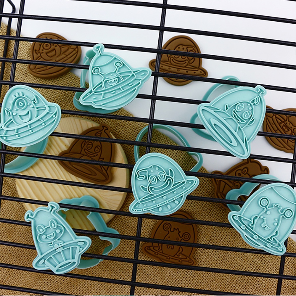 Bộ 6 Khuôn Làm Bánh Quy Tạo Hình 3D Hoạt Hình Đáng Yêu