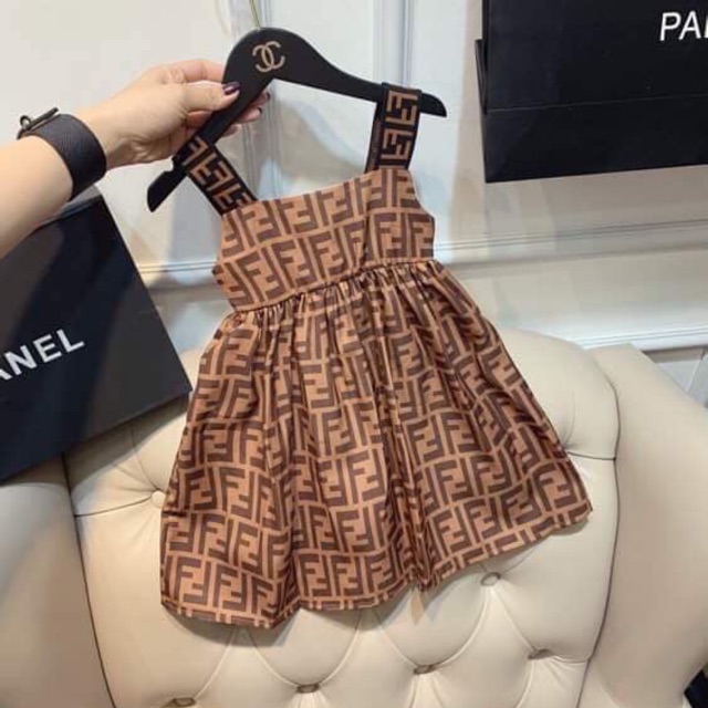 Váy có cấp fendi + moschino