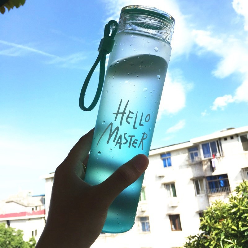 Bình nước thủy tinh Hello Master có quai xách