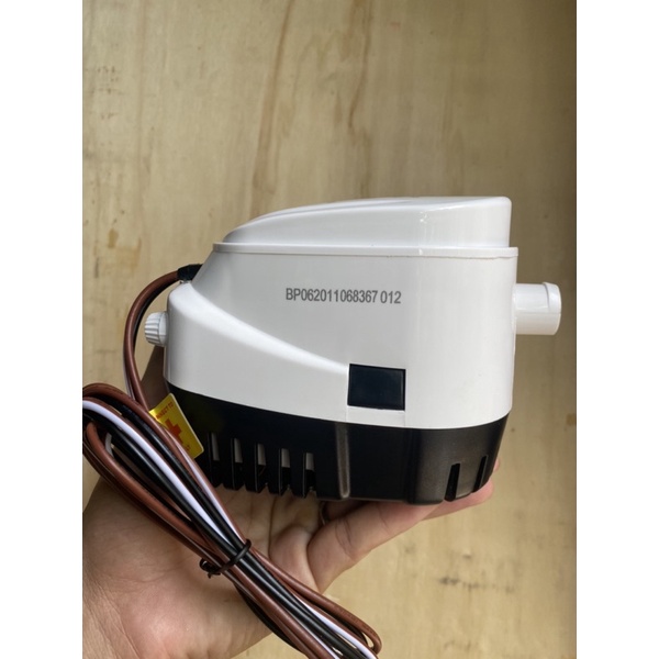 Bơm Nước Lườn Cano 12V Tự Động 750Gallon