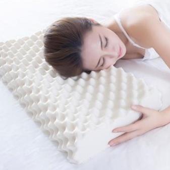 Gối nằm chống mỏi cổ, chống ngáy cho người lớn bằng cao su non tự nhiên KIOSI chống đau mỏi vai gáy, massage vai cổ .