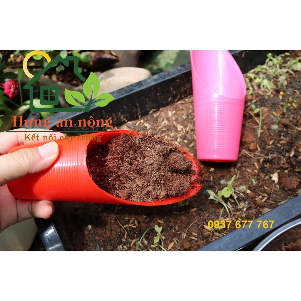 Lon xúc đất bằng nhựa dầy dùng cho cây trồng màu hồng và đỏ