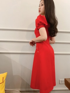 Váy cổ vuông chữ a