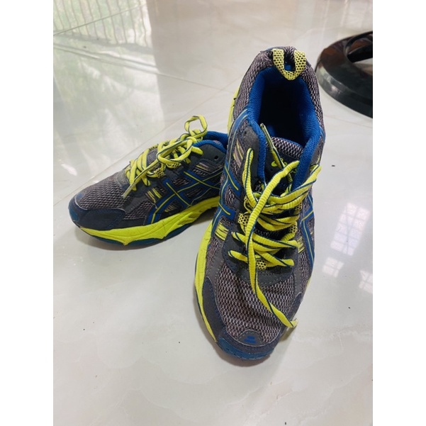 Giày thể thao hiệu si