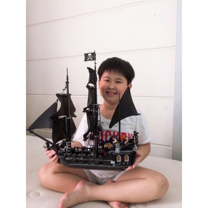 Lego con trai thuyền chiến-Lego tàu thủy cướp biển Ca-ri-bê.