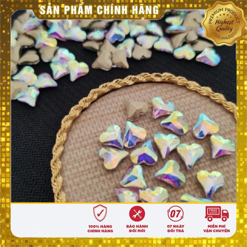 đá gắn móng hình trái tim