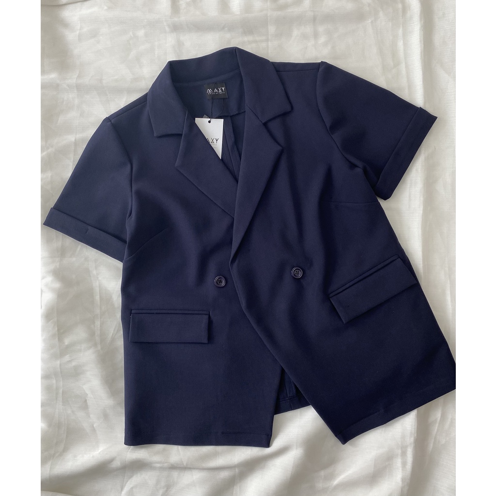 Áo blazer ngắn tay màu xanh navy có túi mổ 2 hai bên Navy short blazer Maxy Workshop