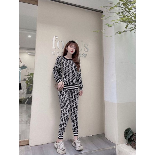 Set Đồ Nữ Ms.6036 Áo Len Họa Tiết Chữ Cổ Tròn Dáng Suông Vạt Bo Viền Kèm Quần Len Bo Ống Cạp Chun Thoải Mái