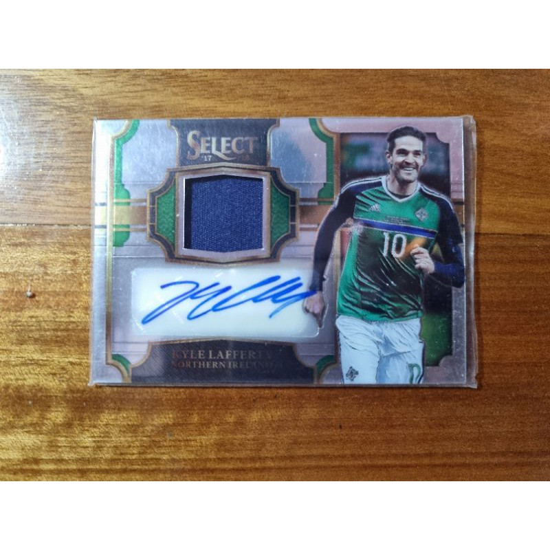 Thẻ chữ ký mảnh áo cầu thủ Kyle Lafferty