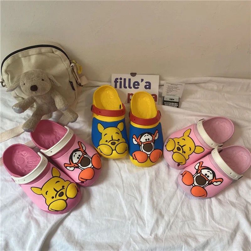 Dép Sandal Chống Trượt Thiết Kế Đục Lỗ Hoạ Tiết Hoạt Hình Xinh Xắn Dành Cho Nữ
