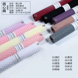 Lưới cuộn ô vuông bó hoa.