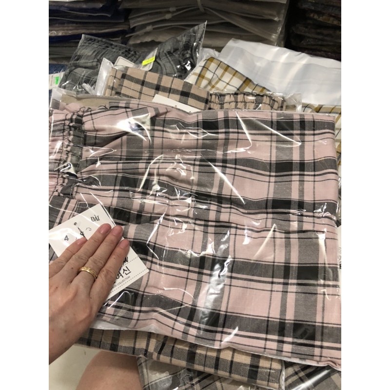 Quần sọc caro kéo khoá trước lưng thun sau