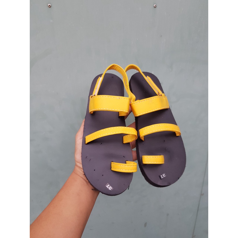 sandal đồng nai dép xăng đan nam và nữ đế đen quai vàng size từ 34 nữ đến 43 nam