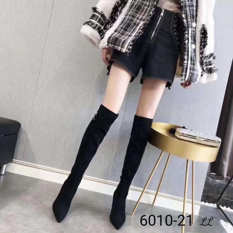 Boot đùi da lộn  gót kim loại đính đá