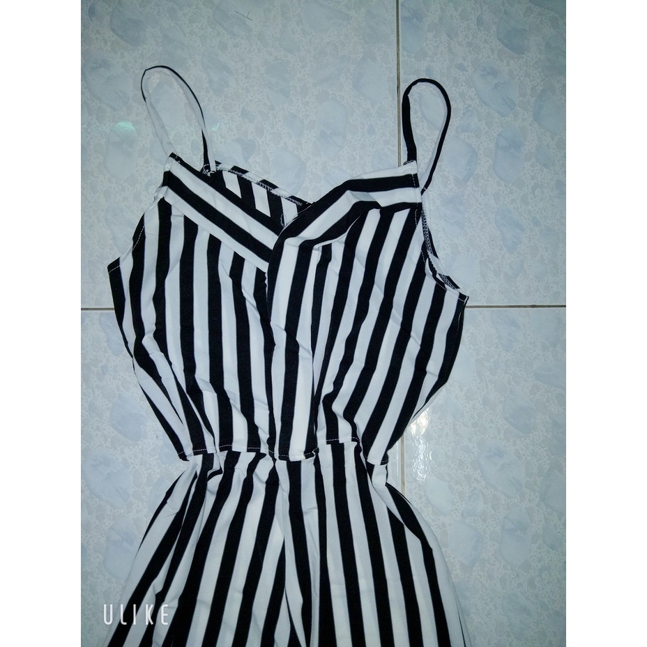 Jum hai dây ống rộng sọc trắng đen phong cách cá tính mã H4