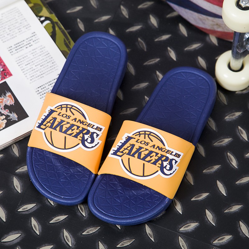 Dép quai ngang đế bằng NBA họa tiết Celtics Rocket Lakers phong cách bóng rổ size 40-44 thời trang cho nam