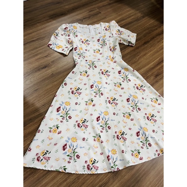 Pass váy xoè hoa nhí