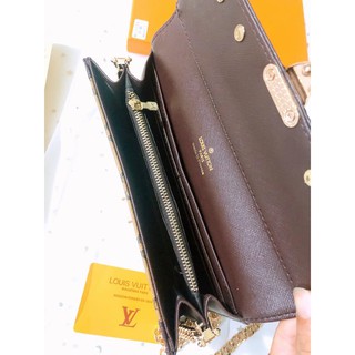 Clutch đinh Louis Vuittion