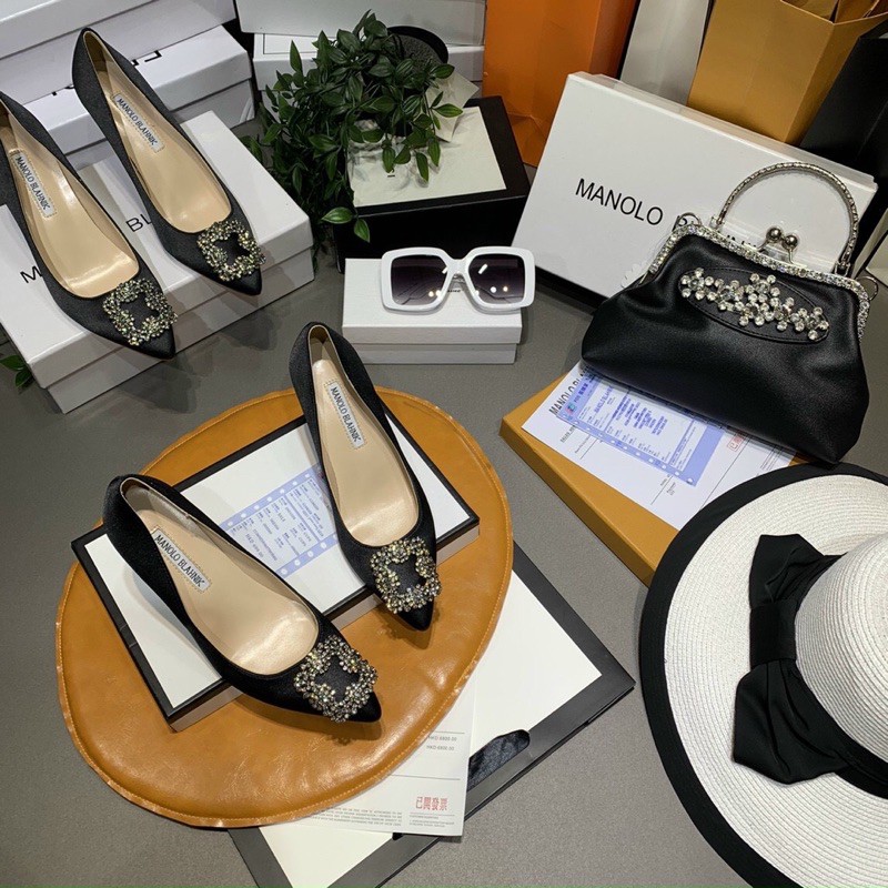 Giày Manolo đá lụa