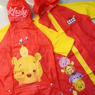 Áo mưa hình Tsum Tsum chú gấu Pooh màu đỏ vàng còn size S cho trẻ em, học sinh và các bé (Thái Lan) - 300PVCPOOHS249