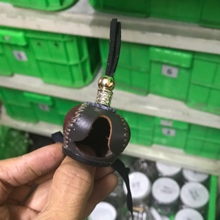 Mũ trùm chim dòng nhỏ từ diều trắng trở xuống