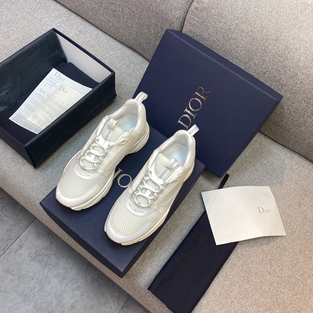Giày thể thao nam da thật cao cấp DIOR CD với lớp lưới thoáng khí và êm chân mang đến cảm giác thoải mái khi hoạt động